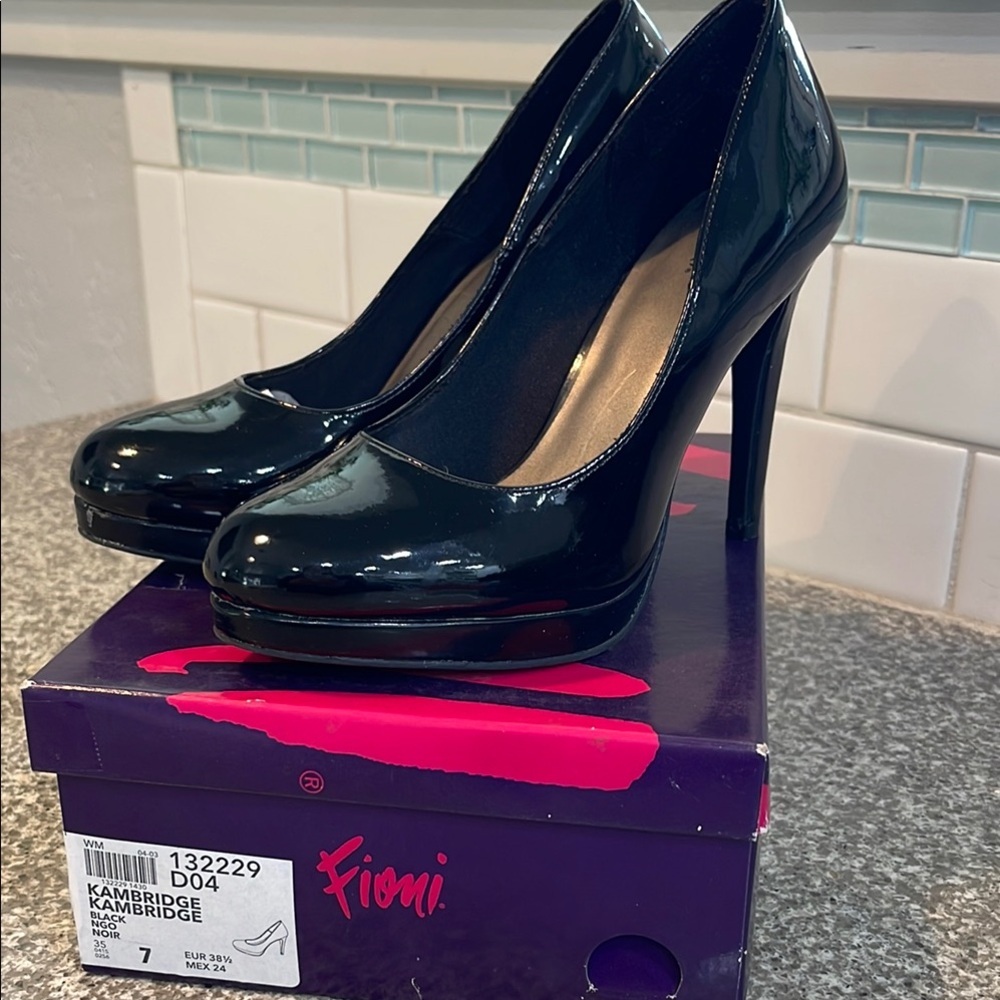 FIONI Kambridge Patent Black High Heel Pumps